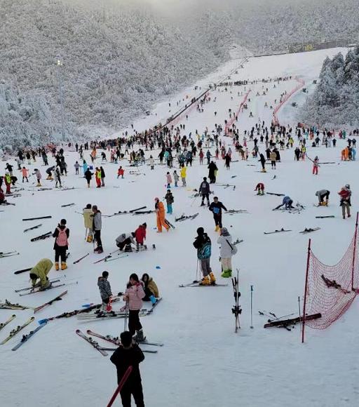 九宫山滑雪场的滑道——努力达